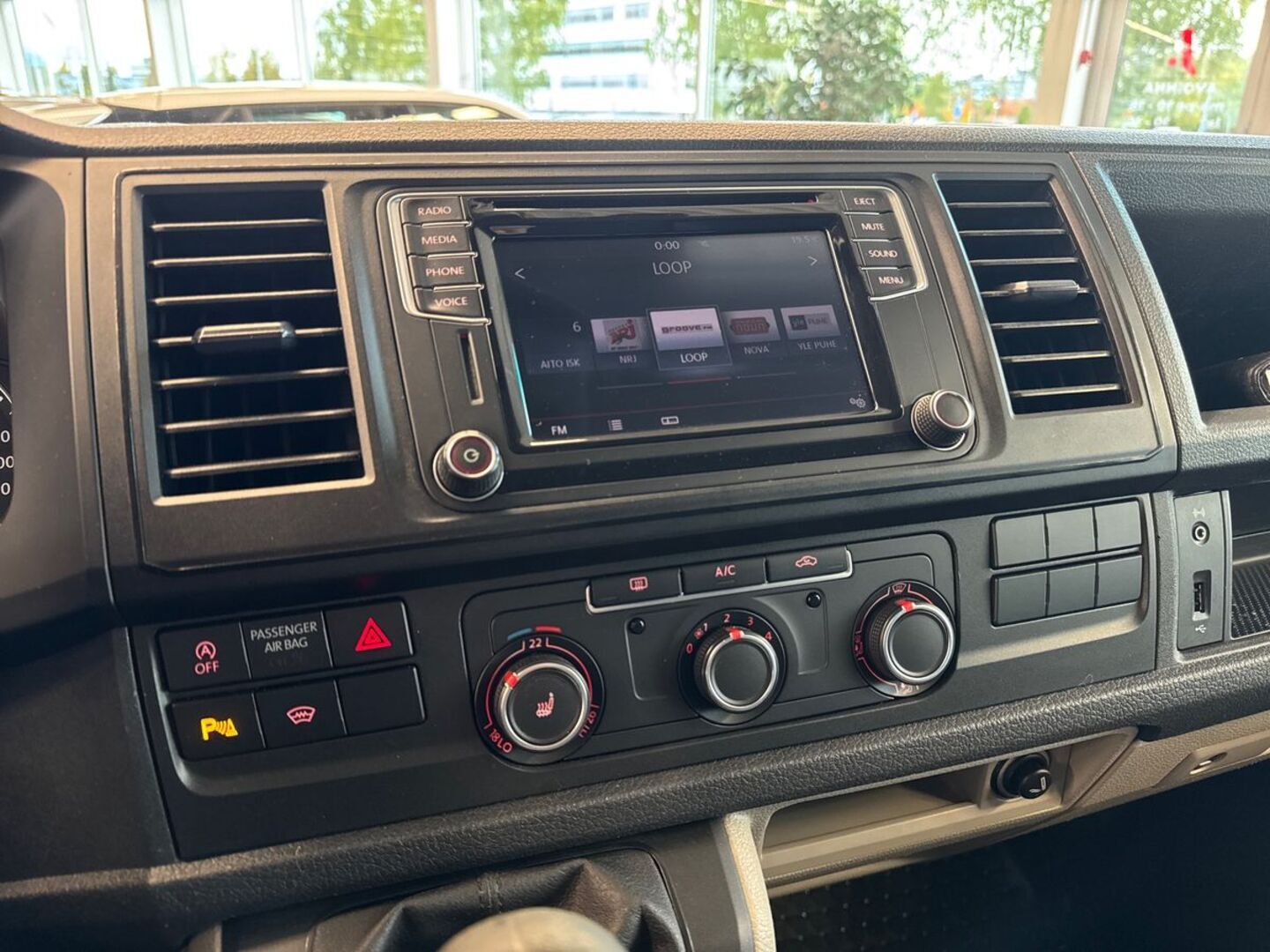 VOLKSWAGEN Transporter 13