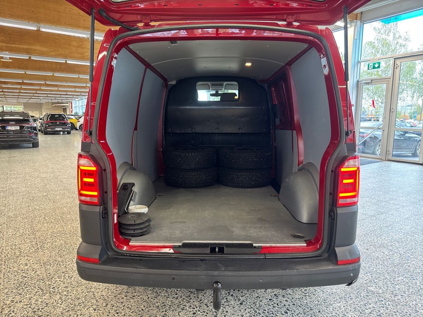VOLKSWAGEN Transporter 9