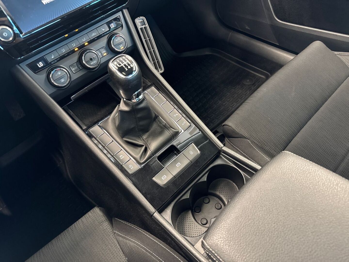 SKODA Superb 14