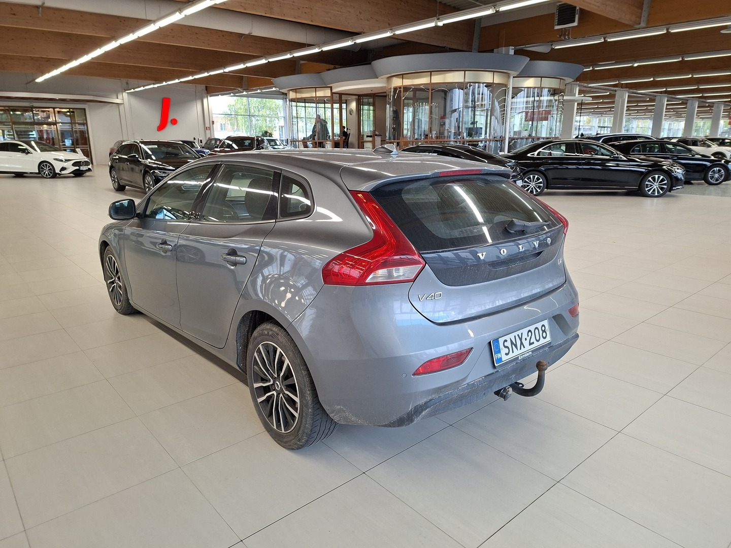 VOLVO V40 4