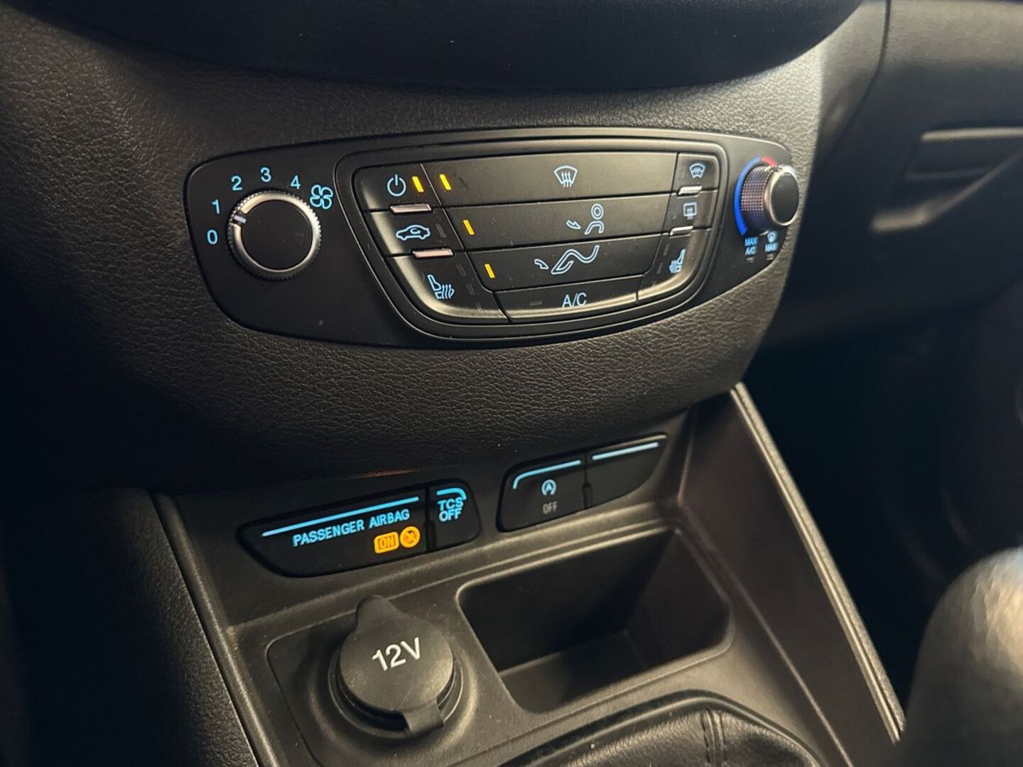 FORD Transit Courier 13