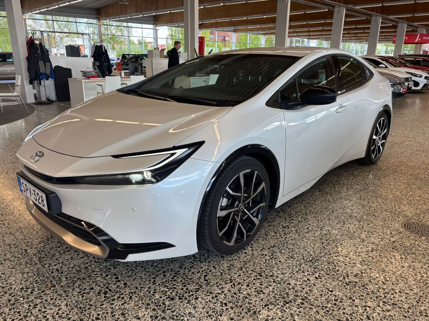 TOYOTA Prius Plug-in 2024