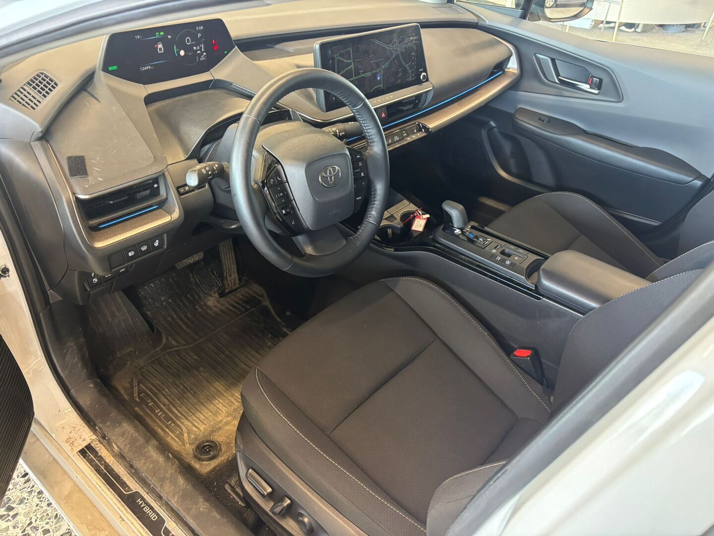 TOYOTA Prius Plug-in 2024