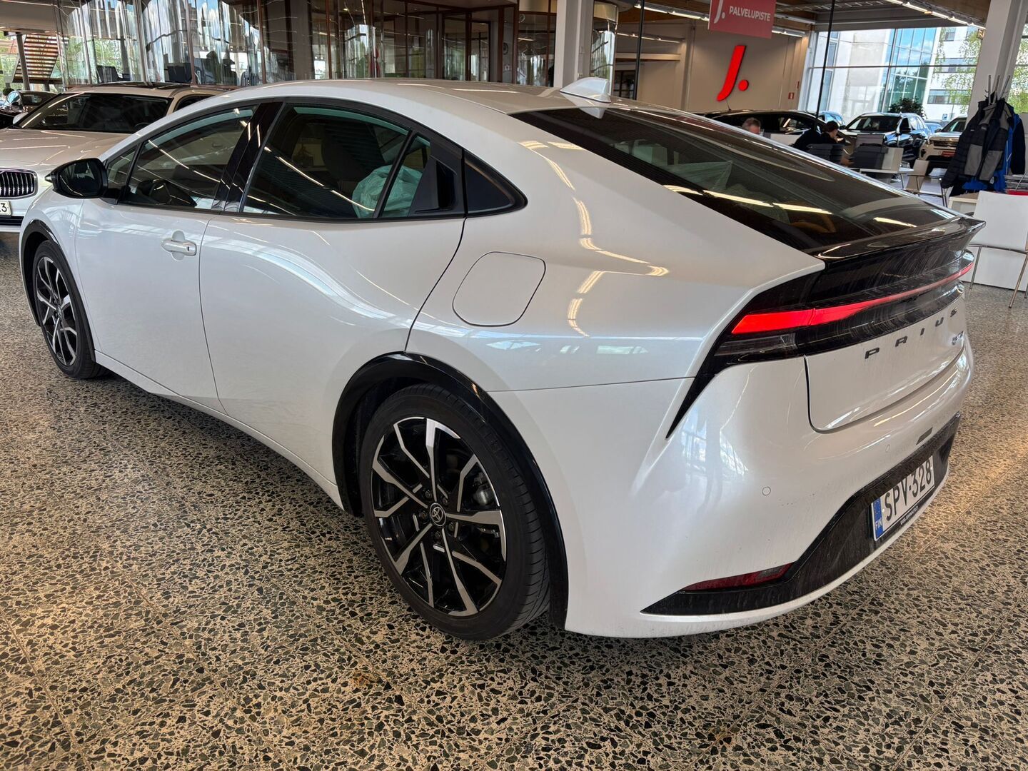 TOYOTA Prius Plug-in 2024