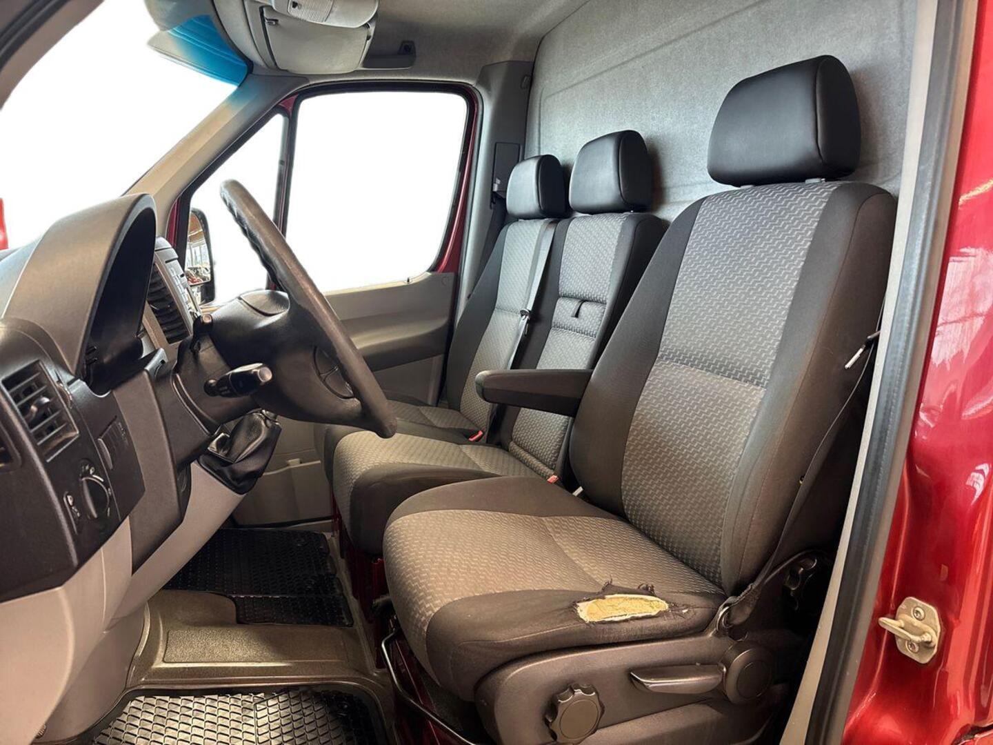 VOLKSWAGEN Crafter 2012