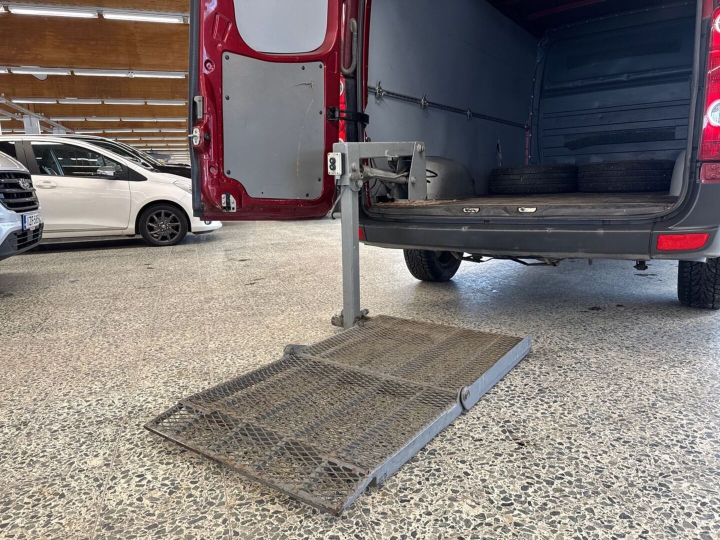 VOLKSWAGEN Crafter 2012