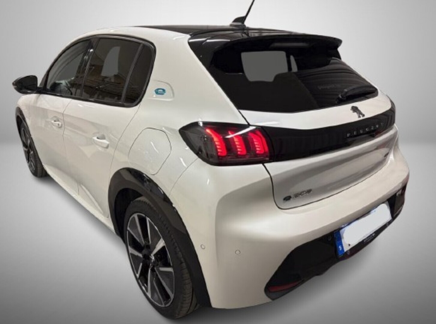 PEUGEOT e-208 2021
