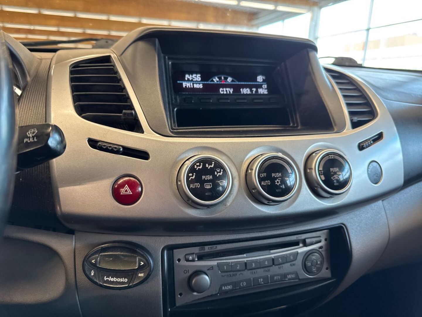 MITSUBISHI L200 2011