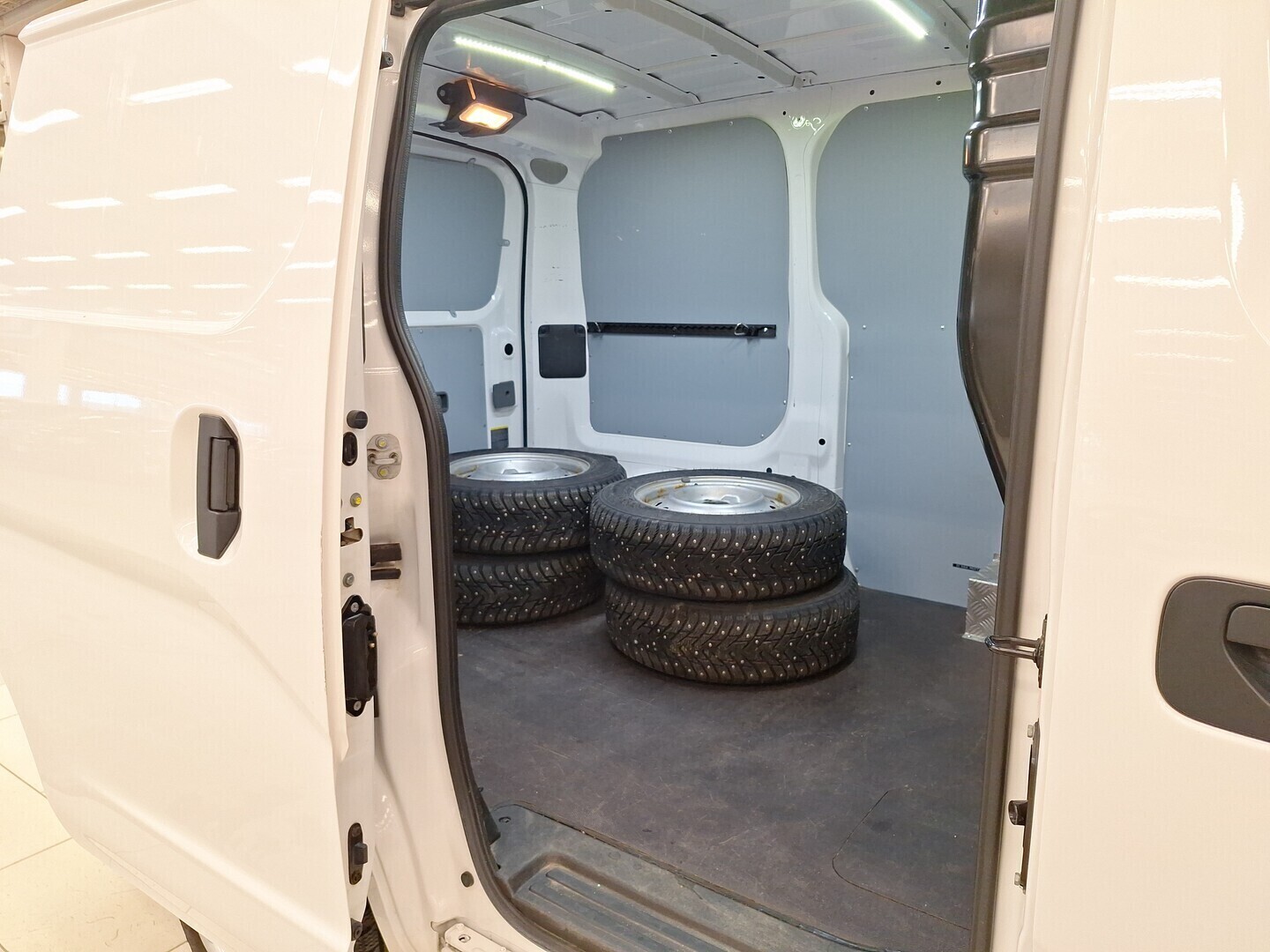 NISSAN NV200 2017