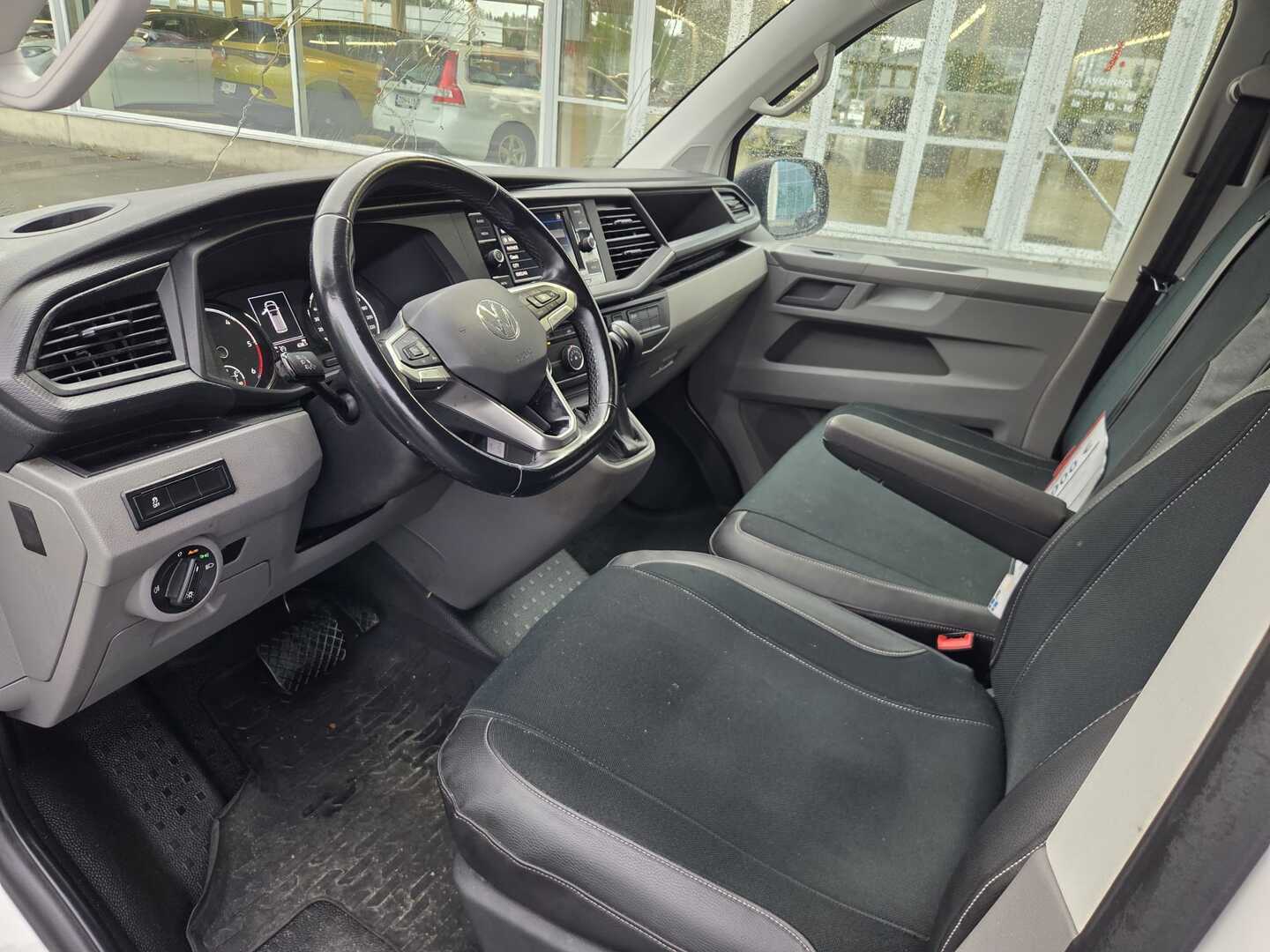 VOLKSWAGEN Transporter 2