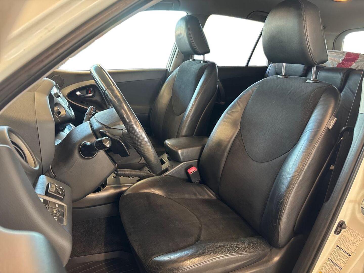 TOYOTA RAV4 17