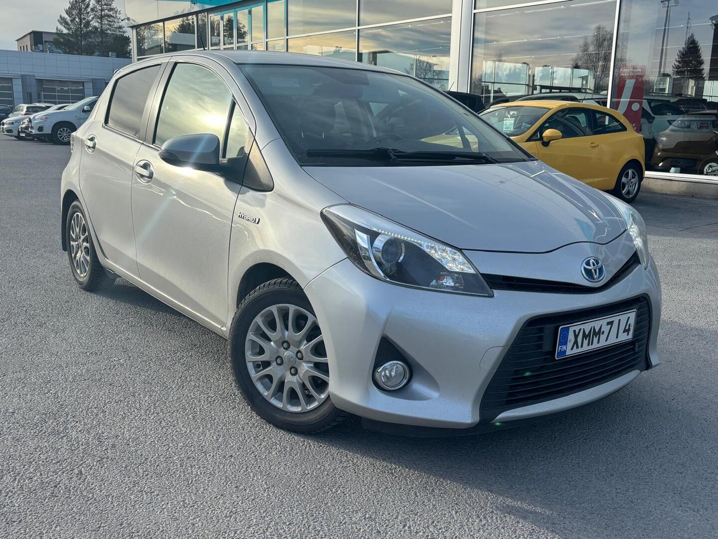TOYOTA Yaris 2012
