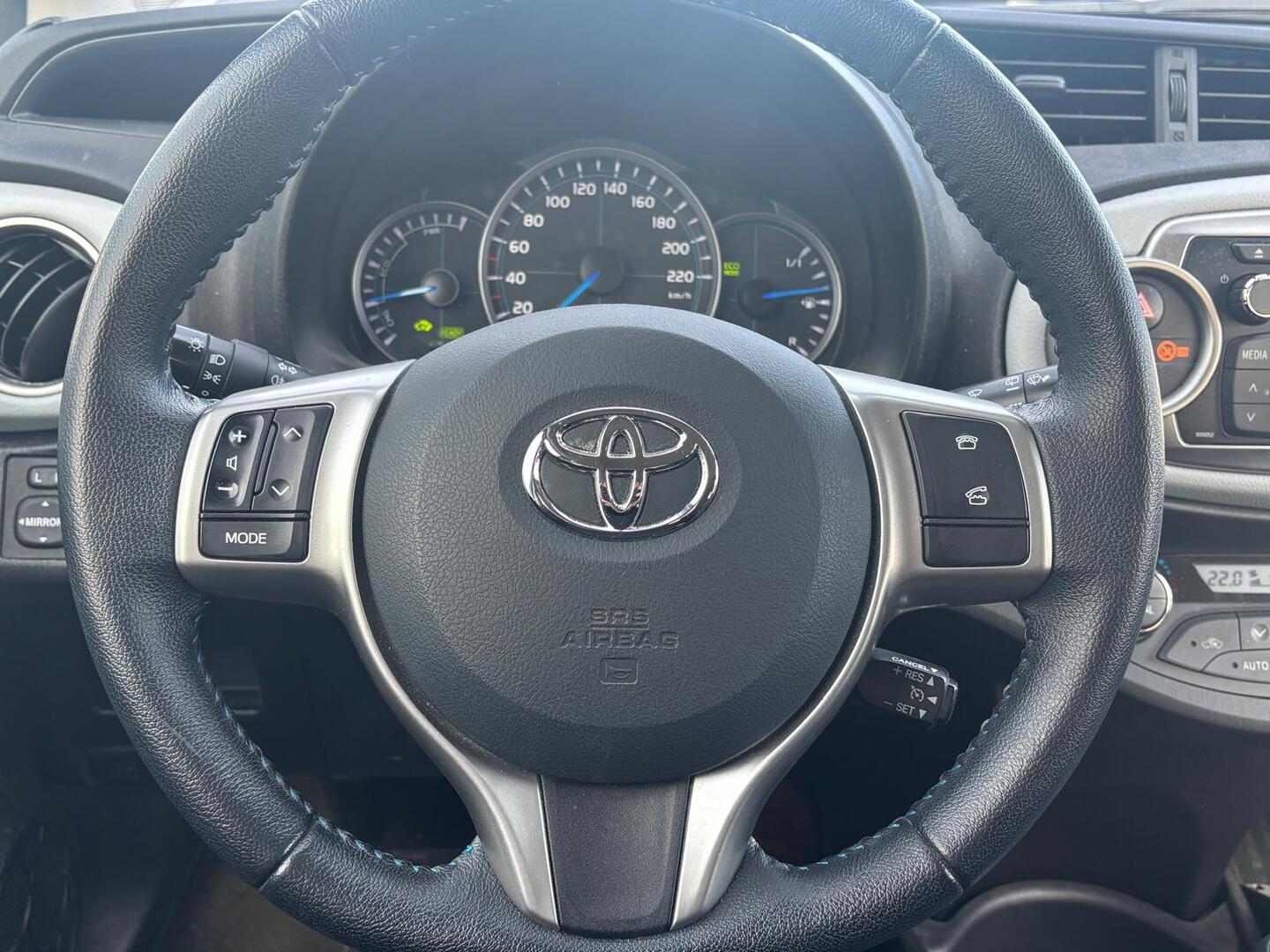 TOYOTA Yaris 2012