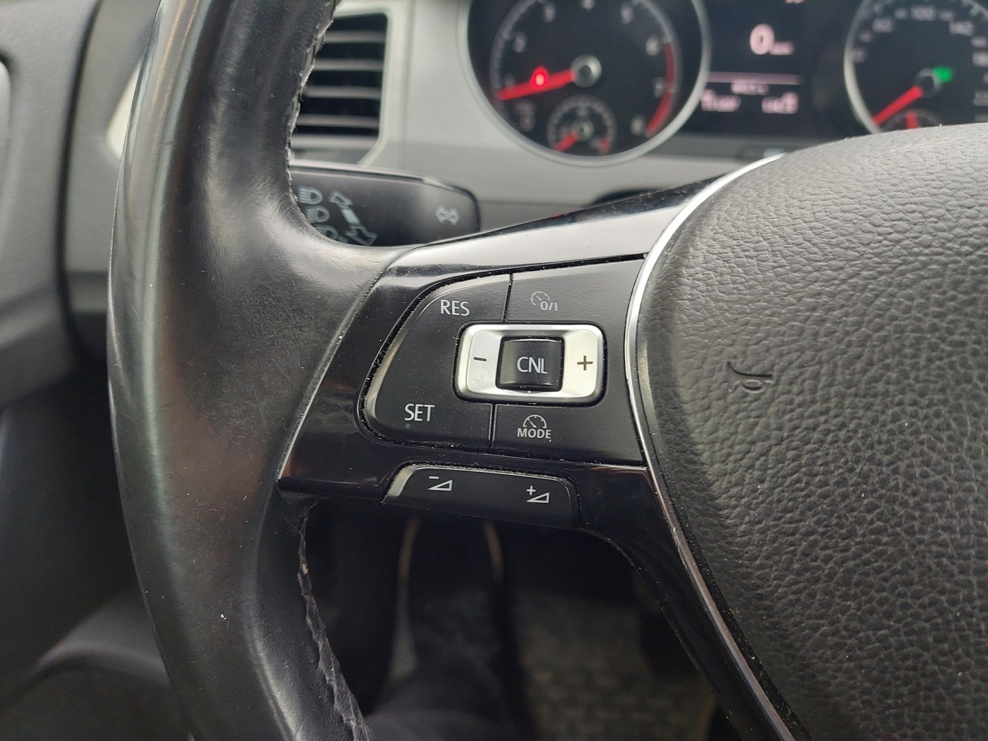 VOLKSWAGEN Golf Sportsvan 2014