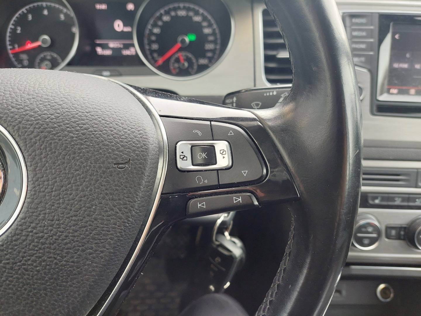 VOLKSWAGEN Golf Sportsvan 2014