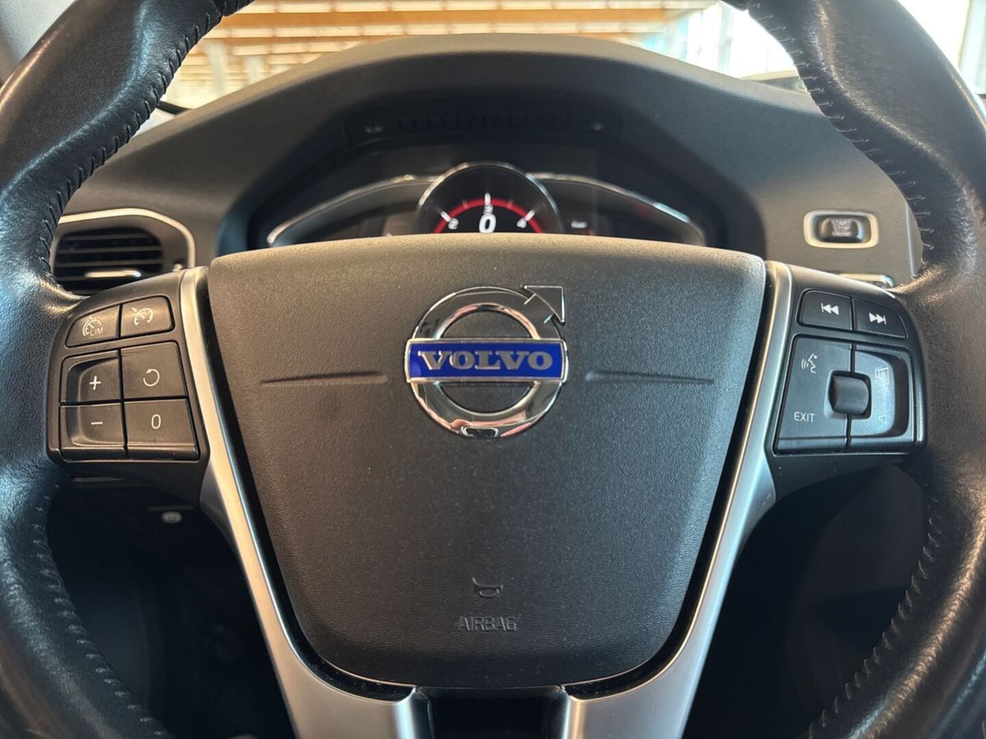VOLVO V60 17