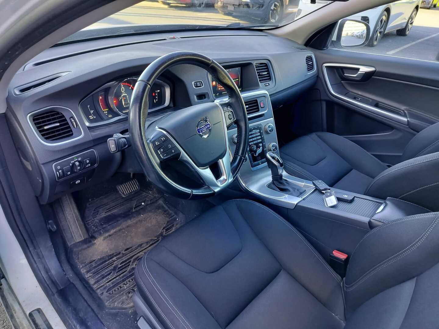 VOLVO V60 2016