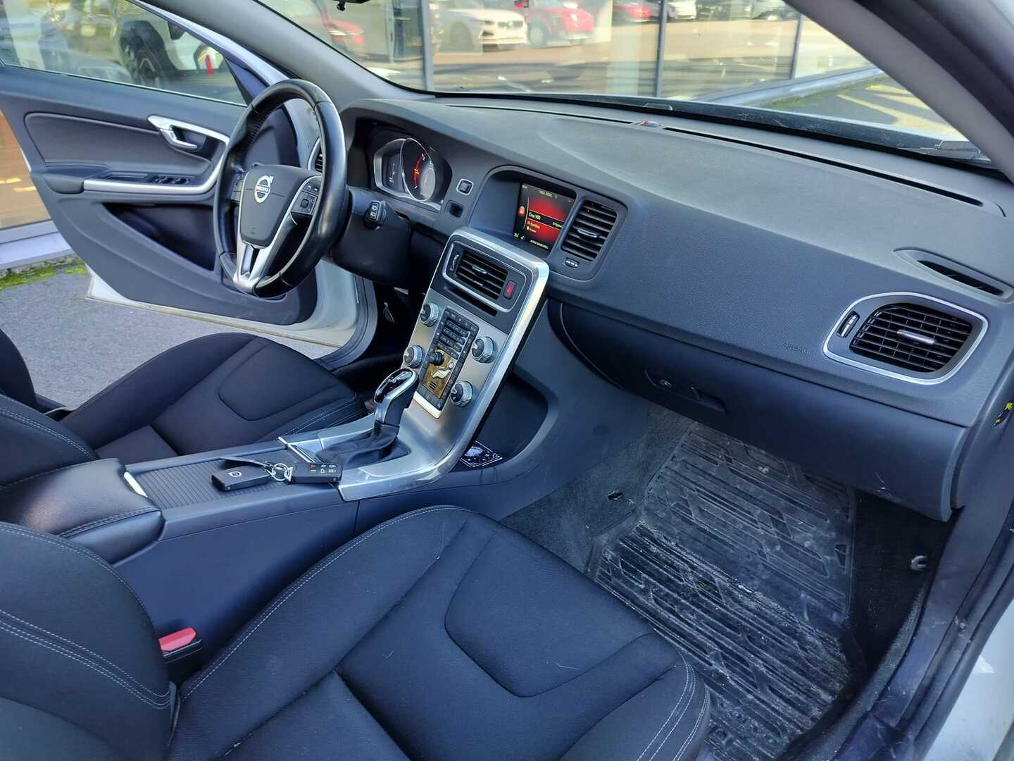 VOLVO V60 2016