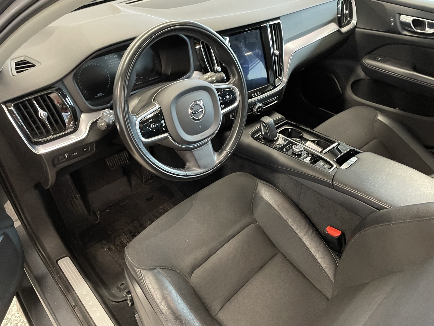 VOLVO V60 2020