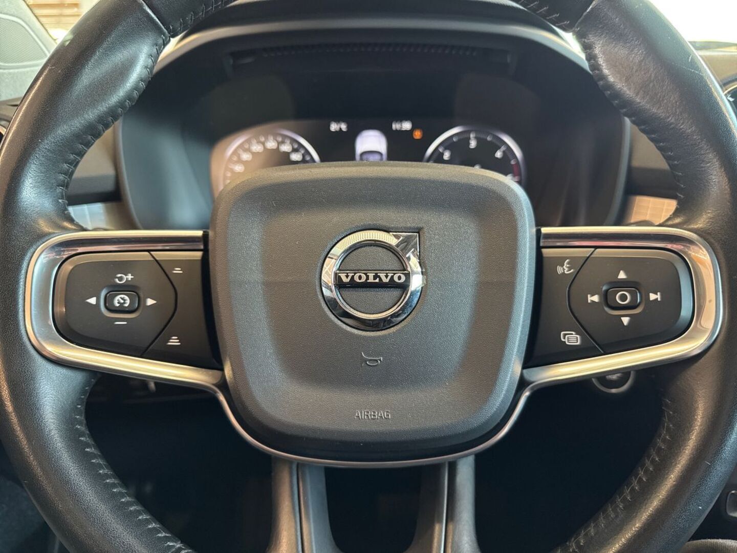 VOLVO XC40 2019