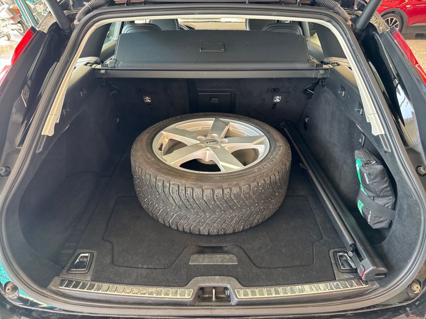 VOLVO V90 11