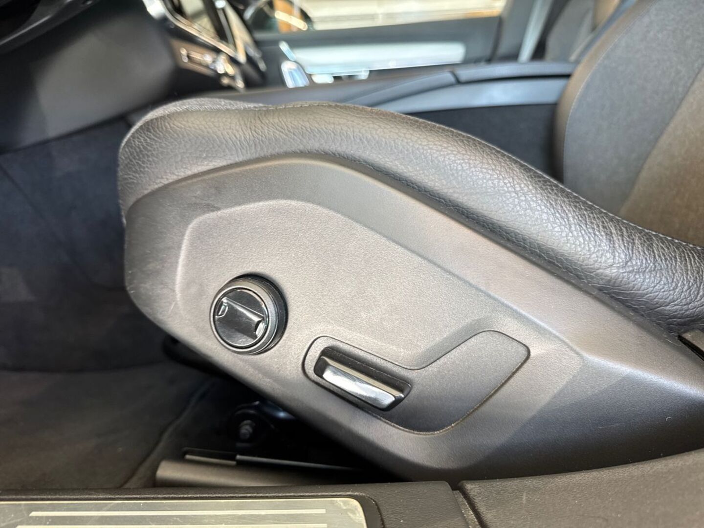VOLVO V90 19