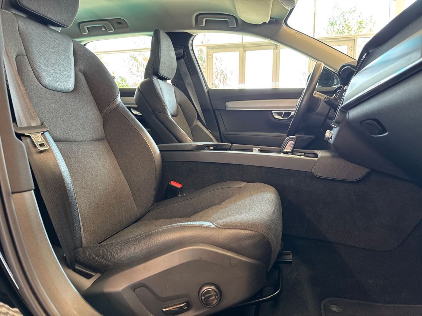 VOLVO V90 21