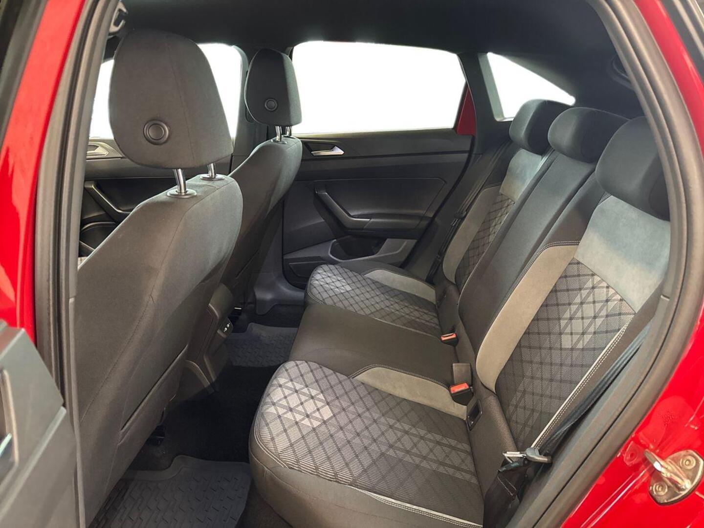 VOLKSWAGEN Taigo 10