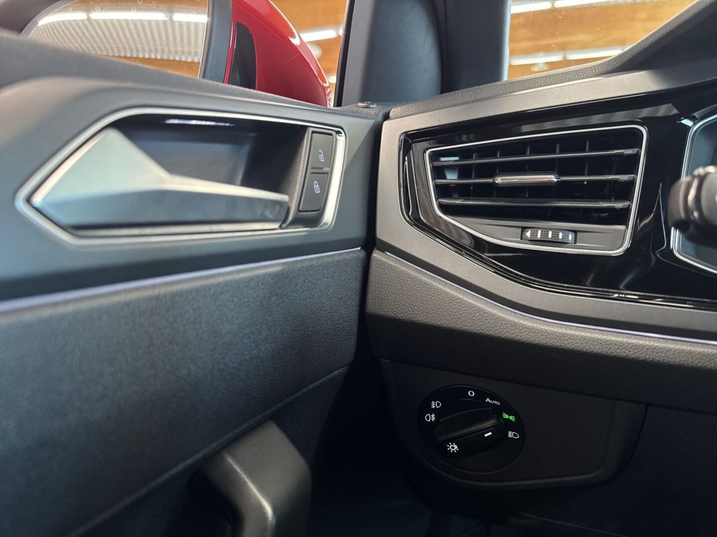 VOLKSWAGEN Taigo 18