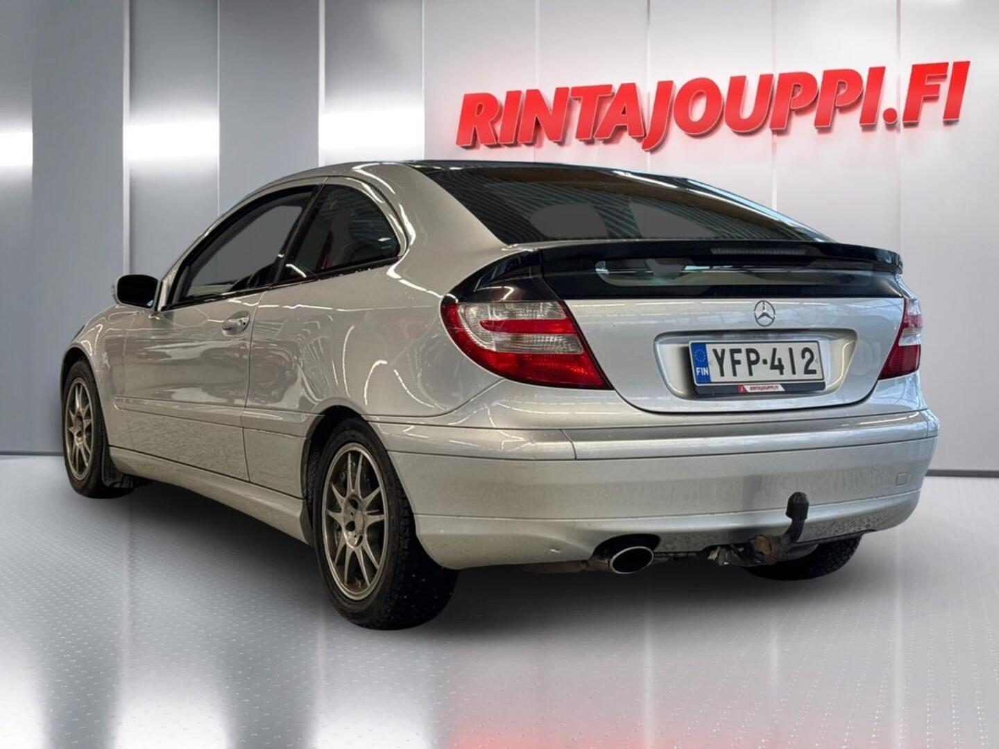 MERCEDES-BENZ C 2004