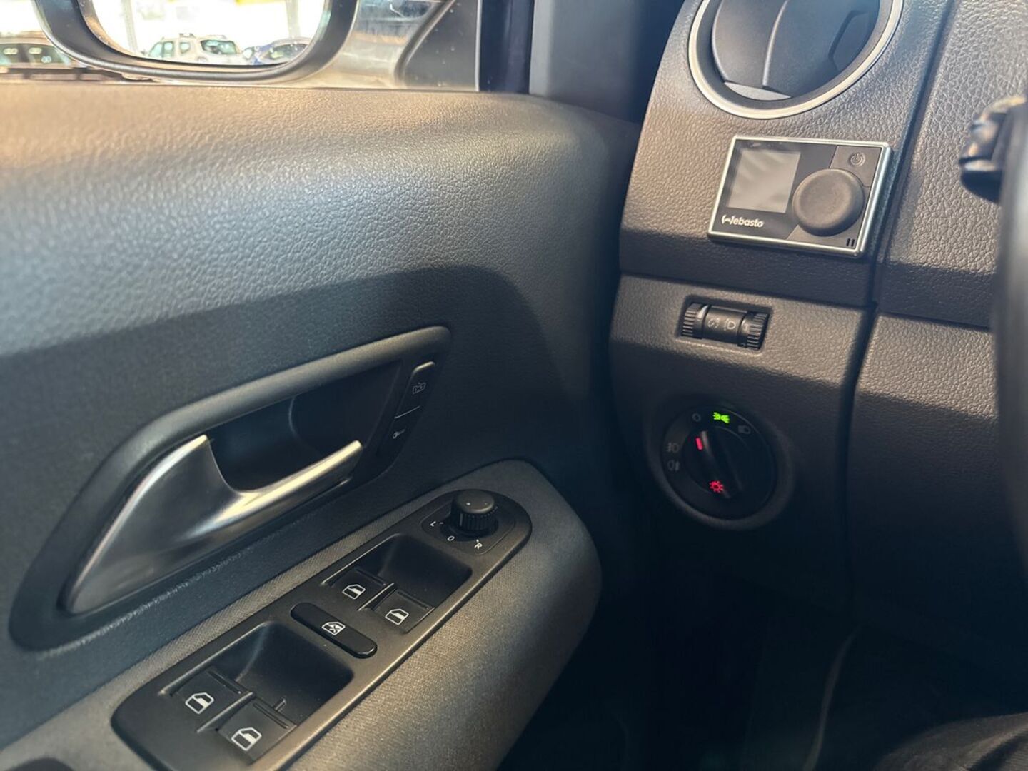 VOLKSWAGEN Amarok 2011