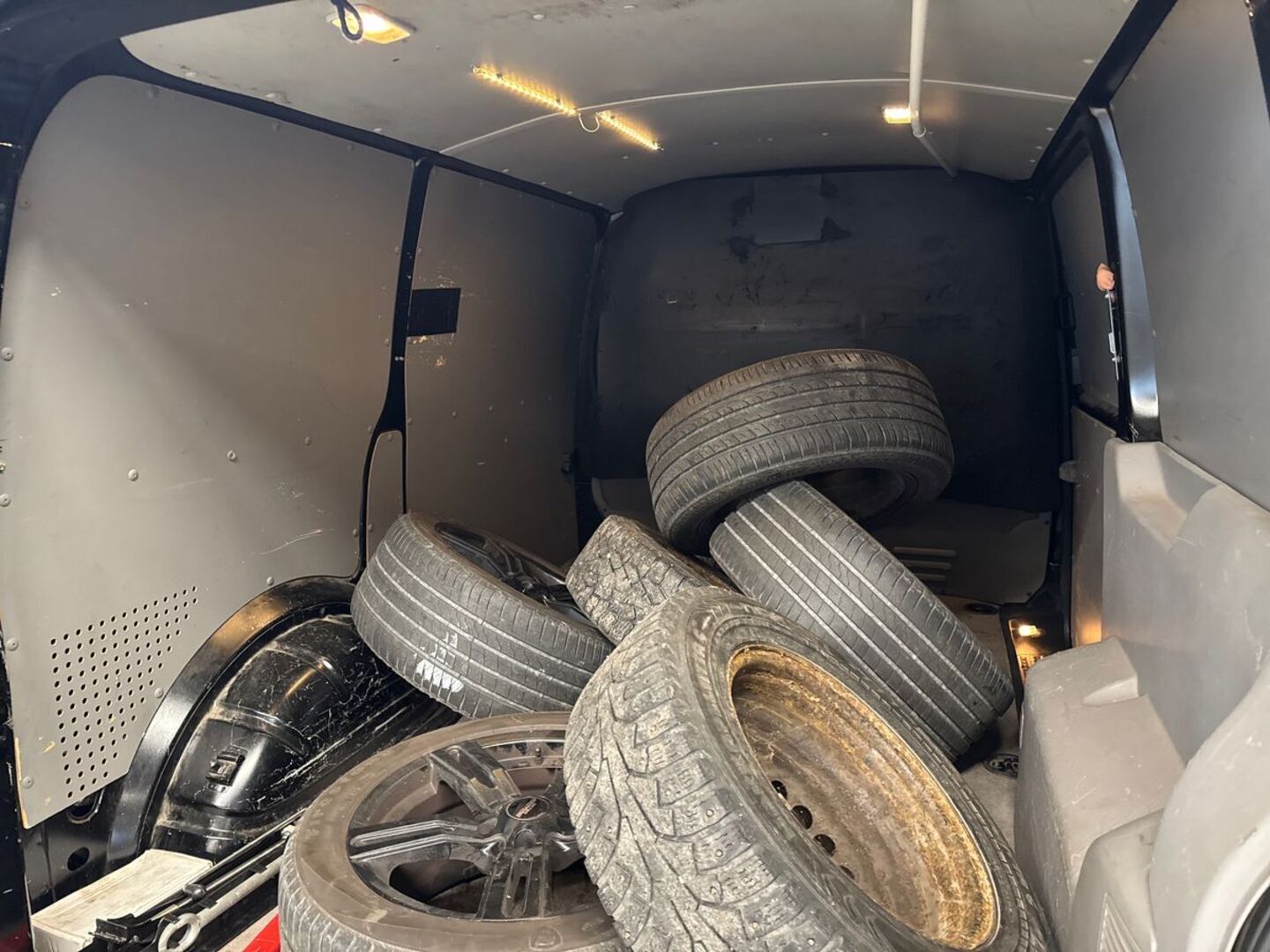 VOLKSWAGEN Transporter 2012