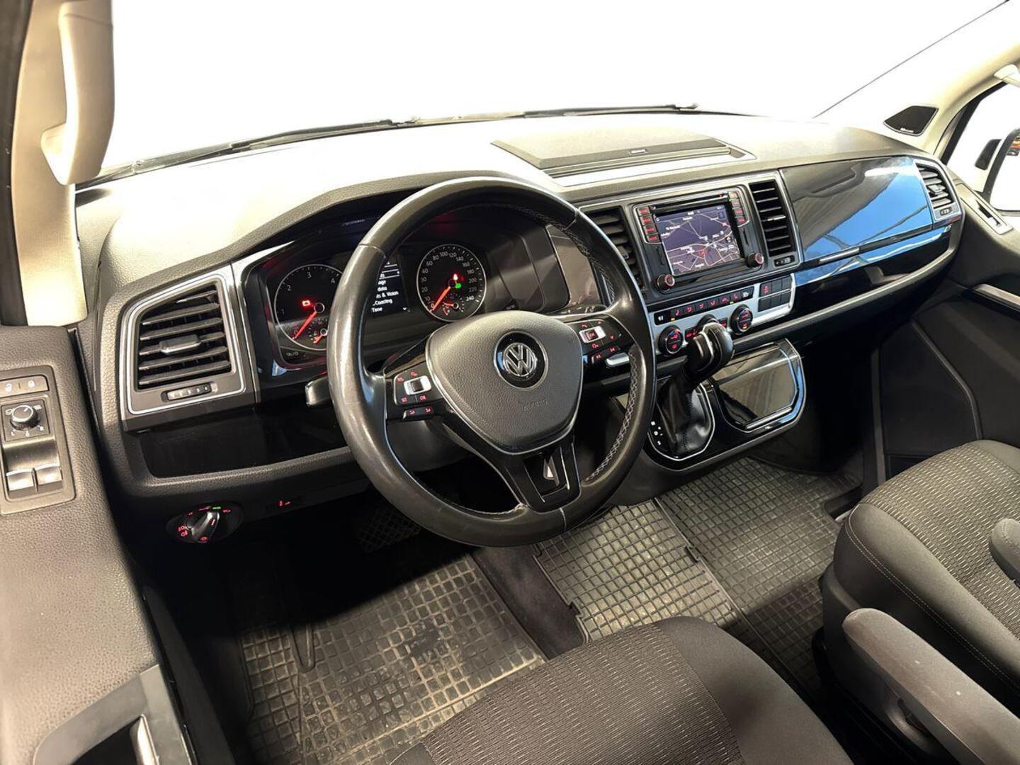 VOLKSWAGEN Multivan 2015