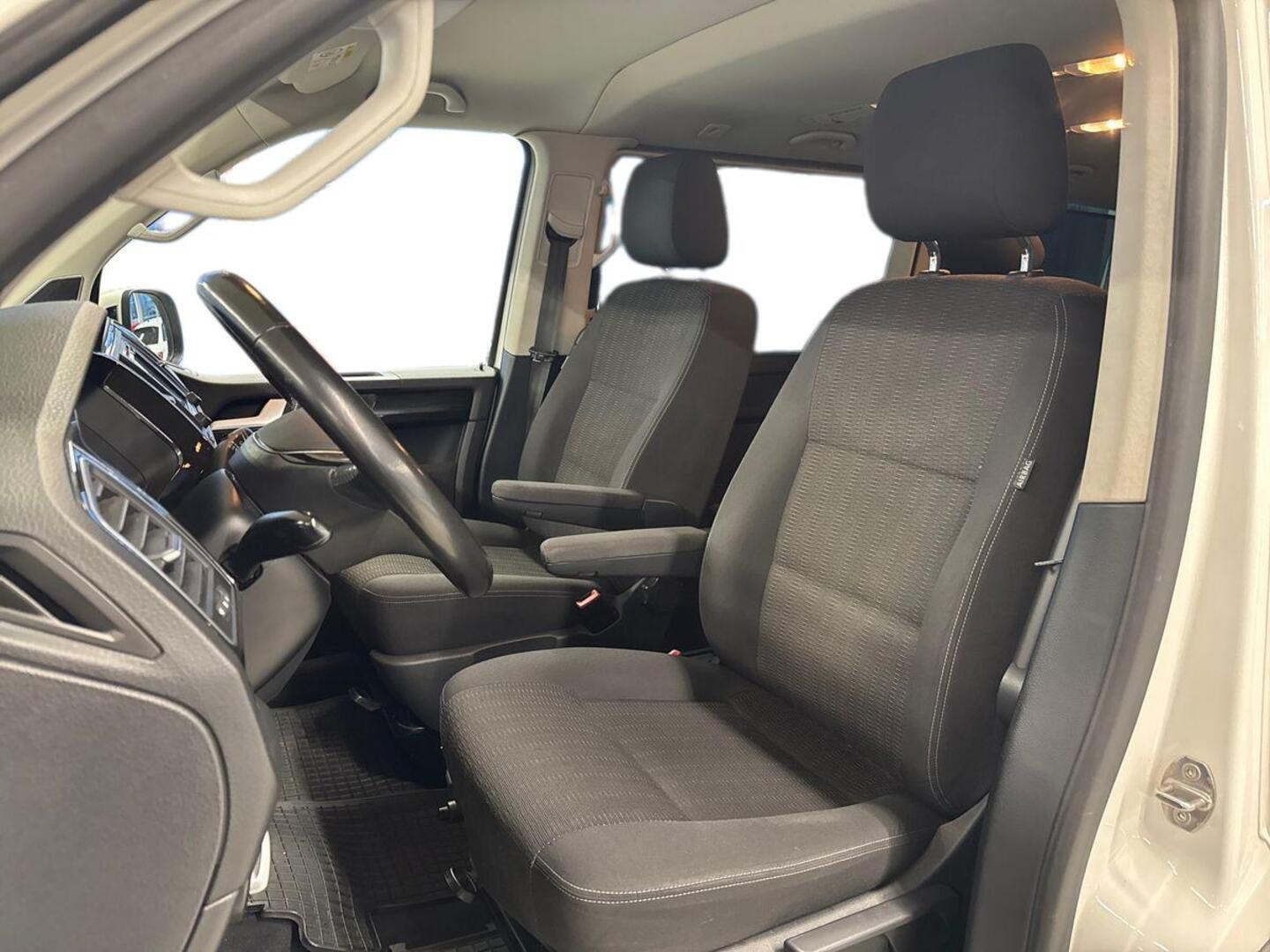 VOLKSWAGEN Multivan 2015