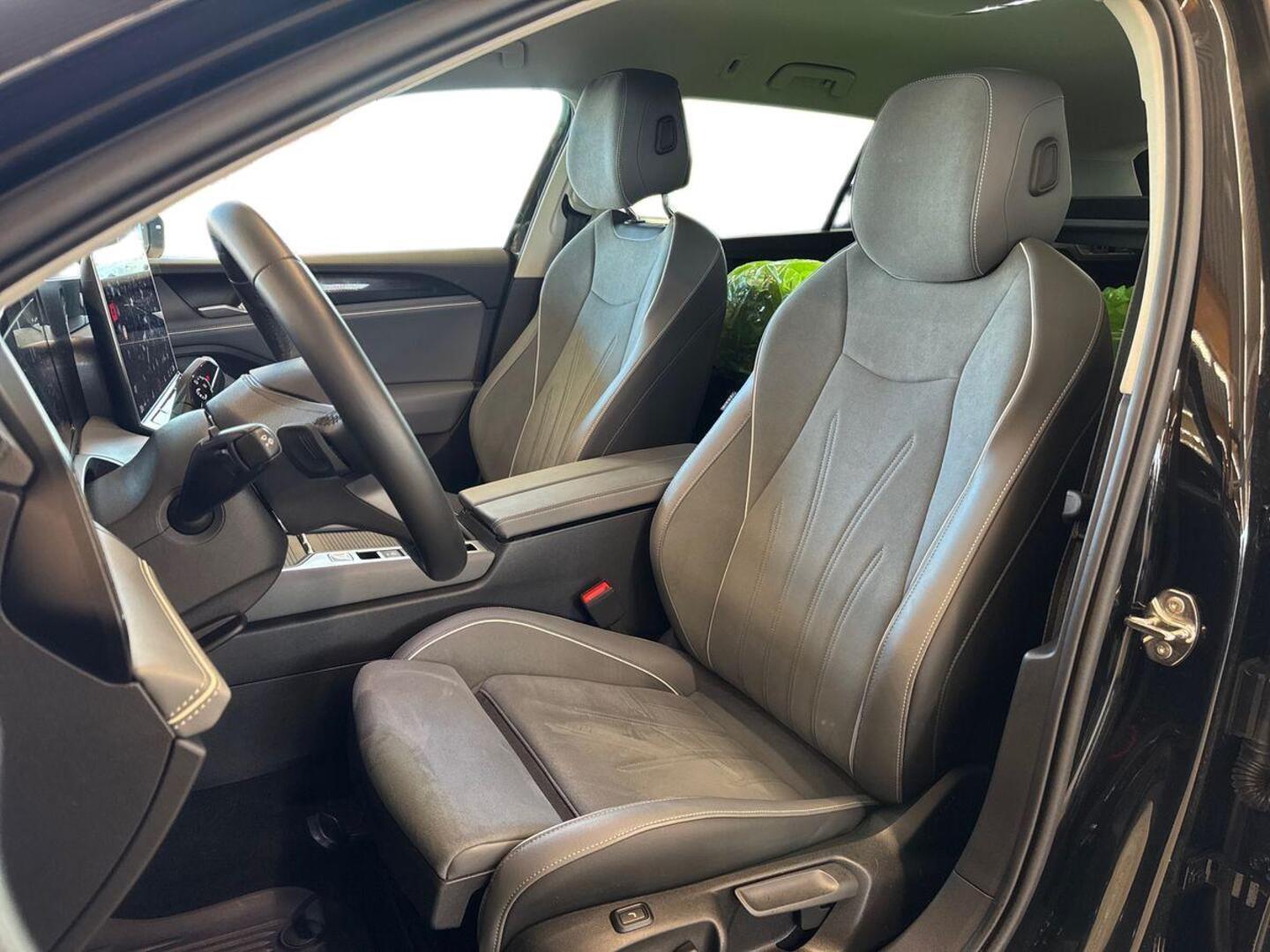 VOLKSWAGEN Passat 2024