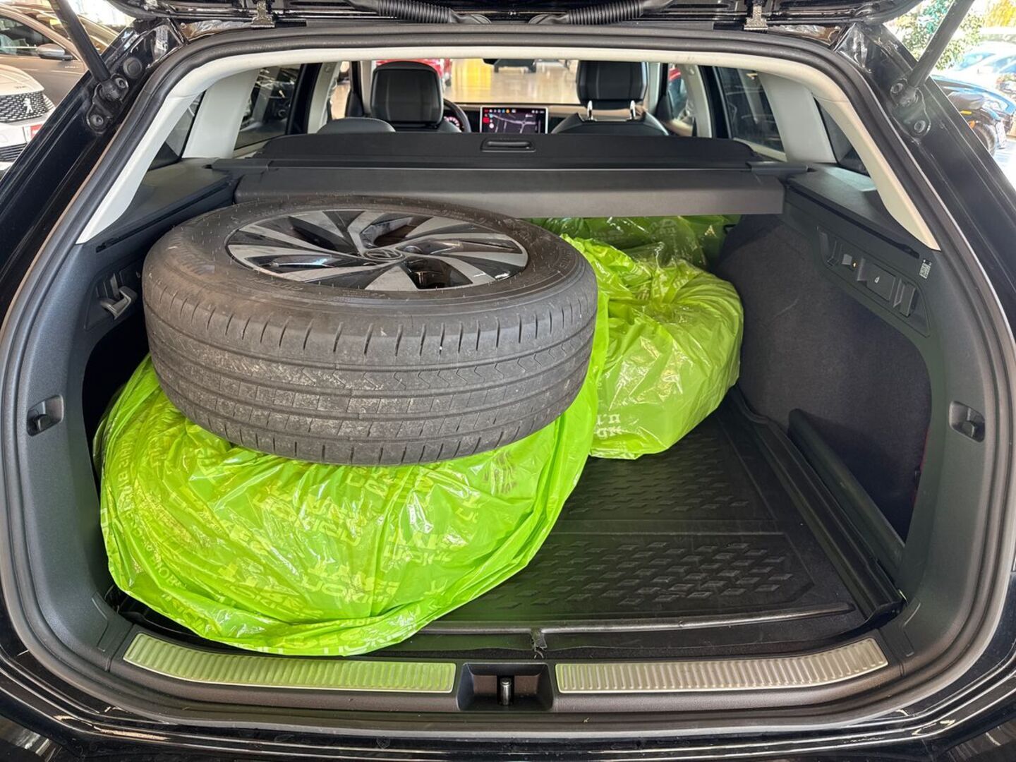 VOLKSWAGEN Passat 2024