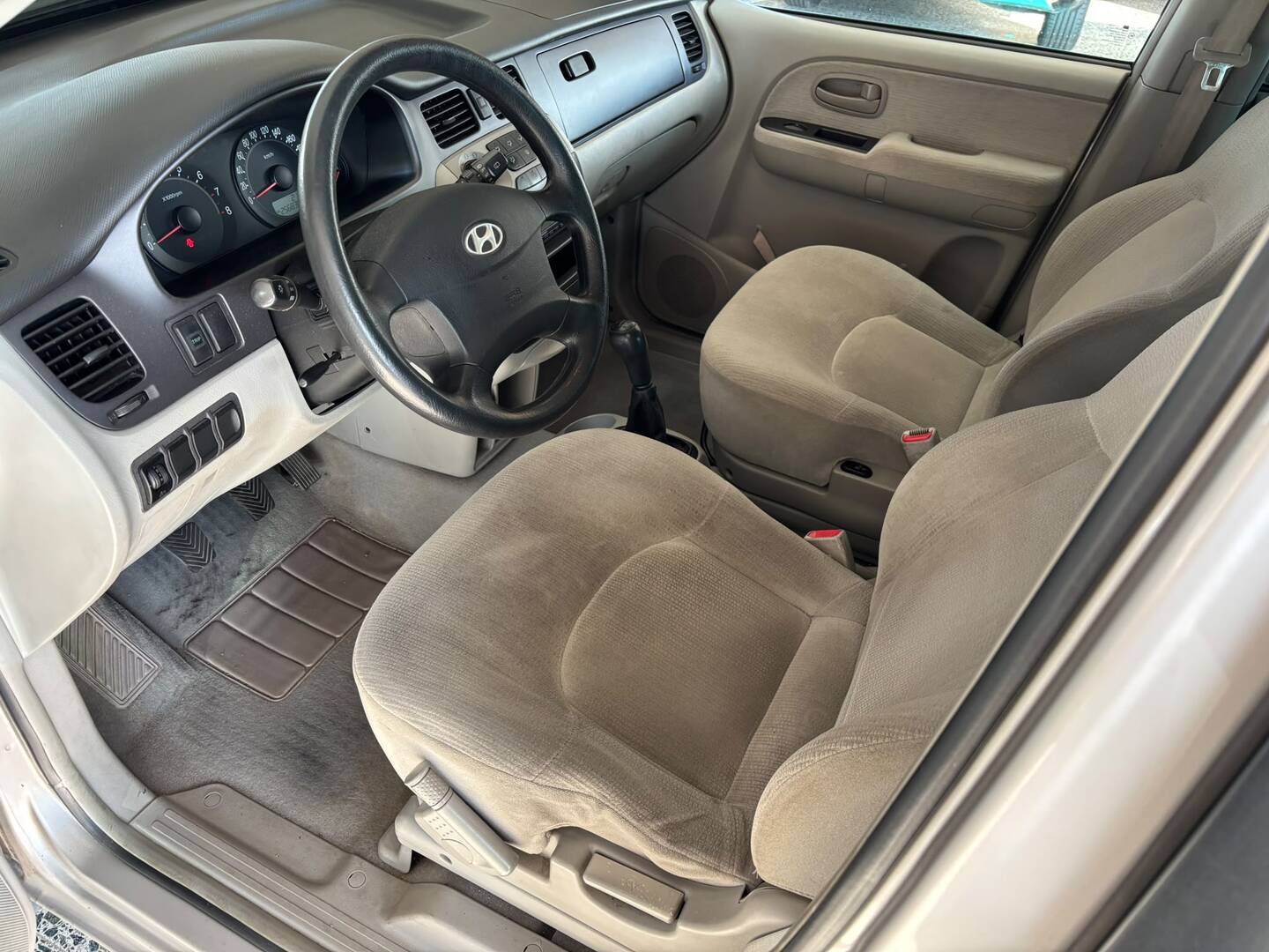 HYUNDAI Trajet 2005
