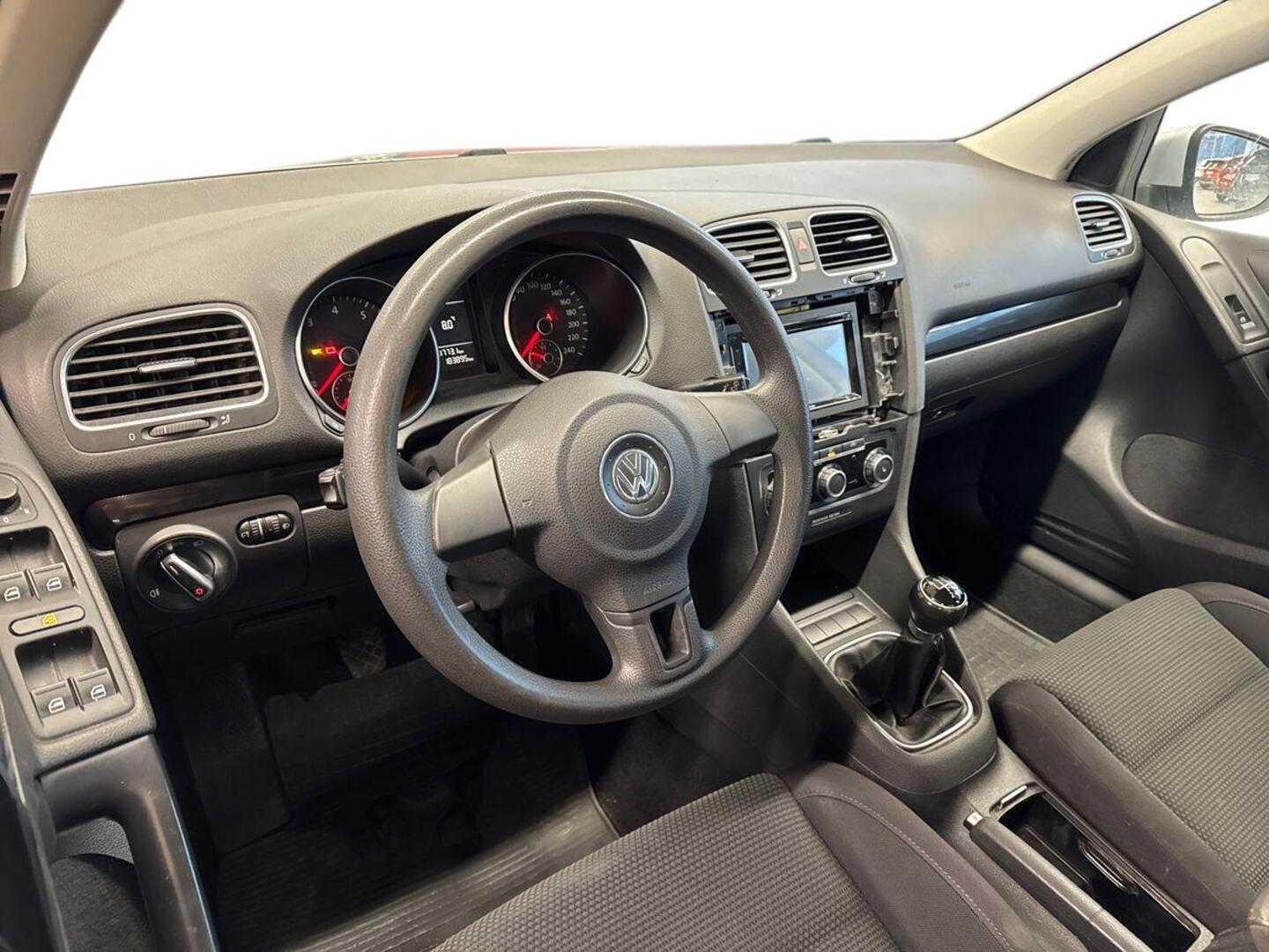 VOLKSWAGEN Golf 2010
