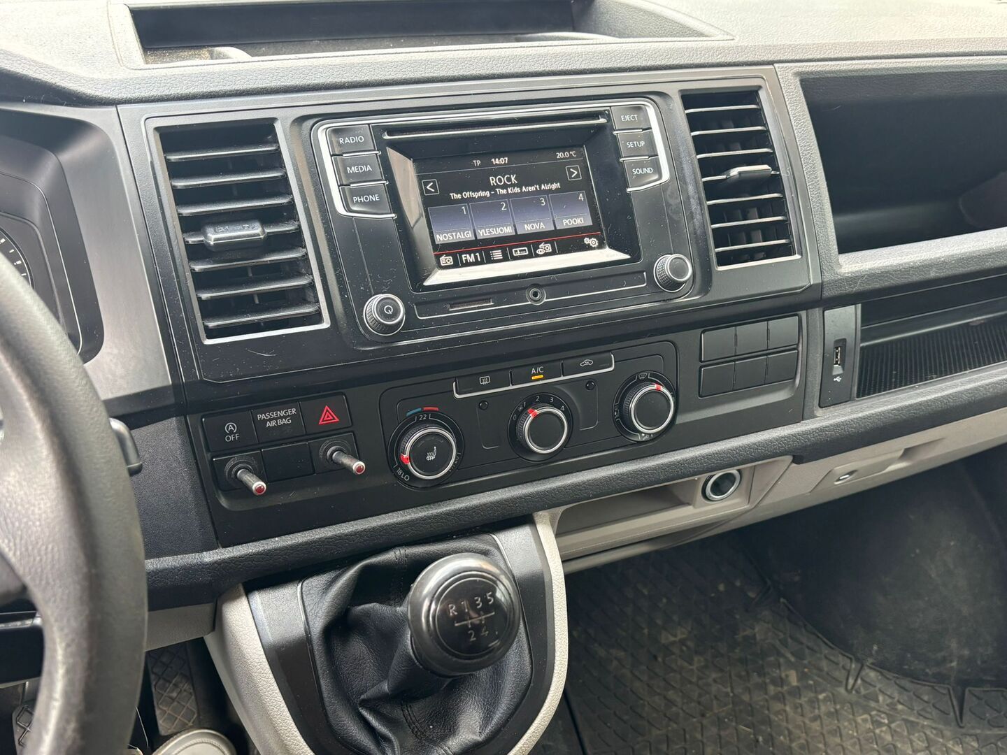 VOLKSWAGEN Transporter 2017