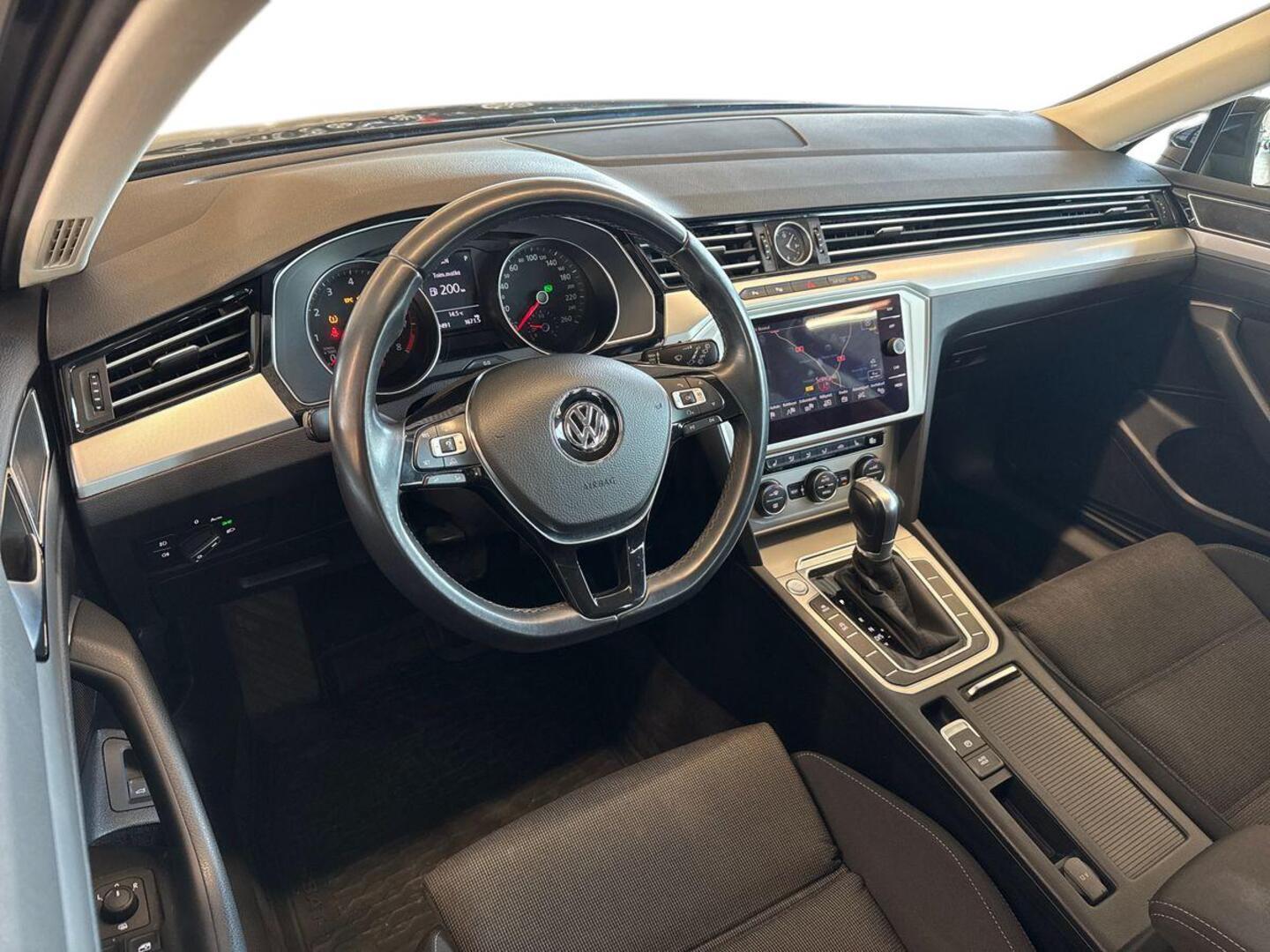 VOLKSWAGEN Passat 2018