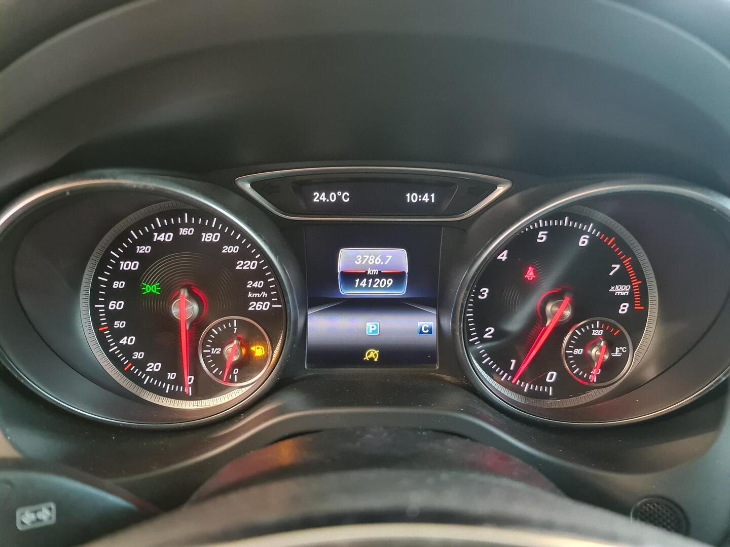 MERCEDES-BENZ GLA 18