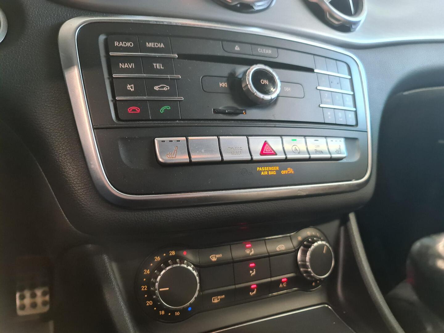 MERCEDES-BENZ GLA 21