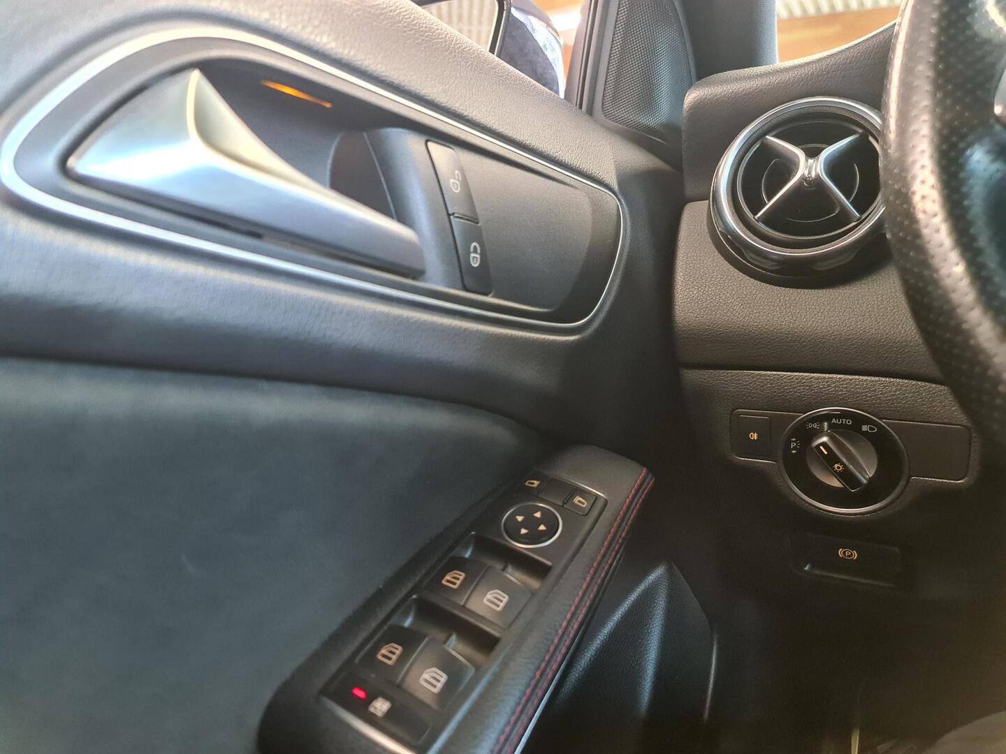 MERCEDES-BENZ GLA 23