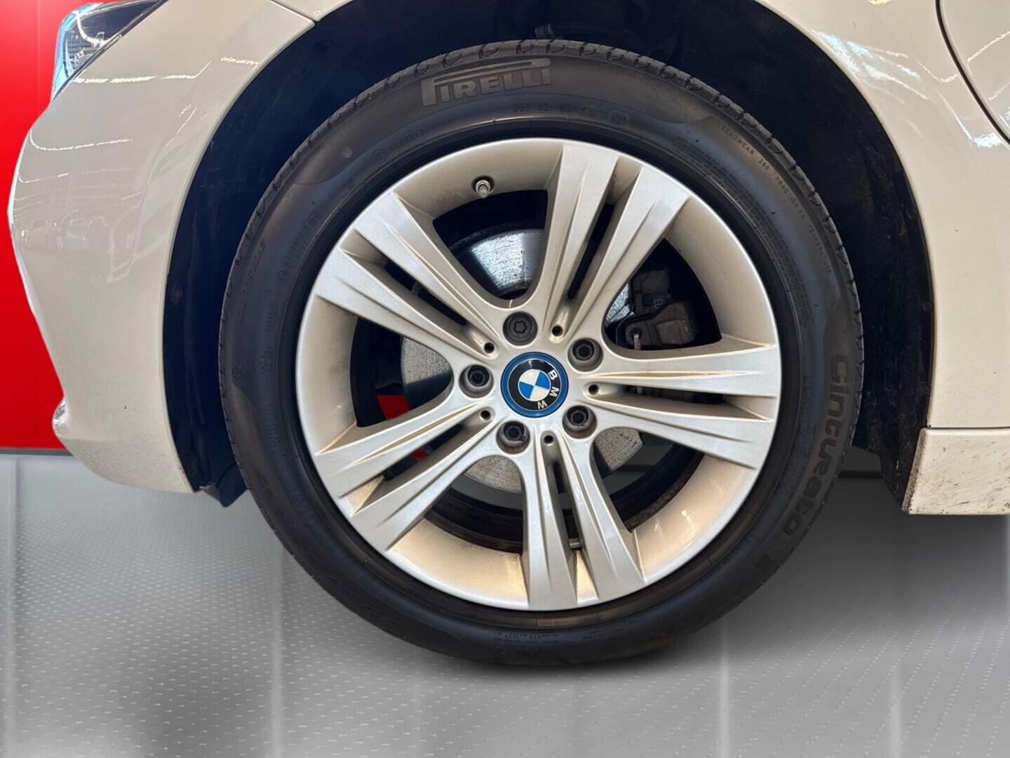 BMW 330 13