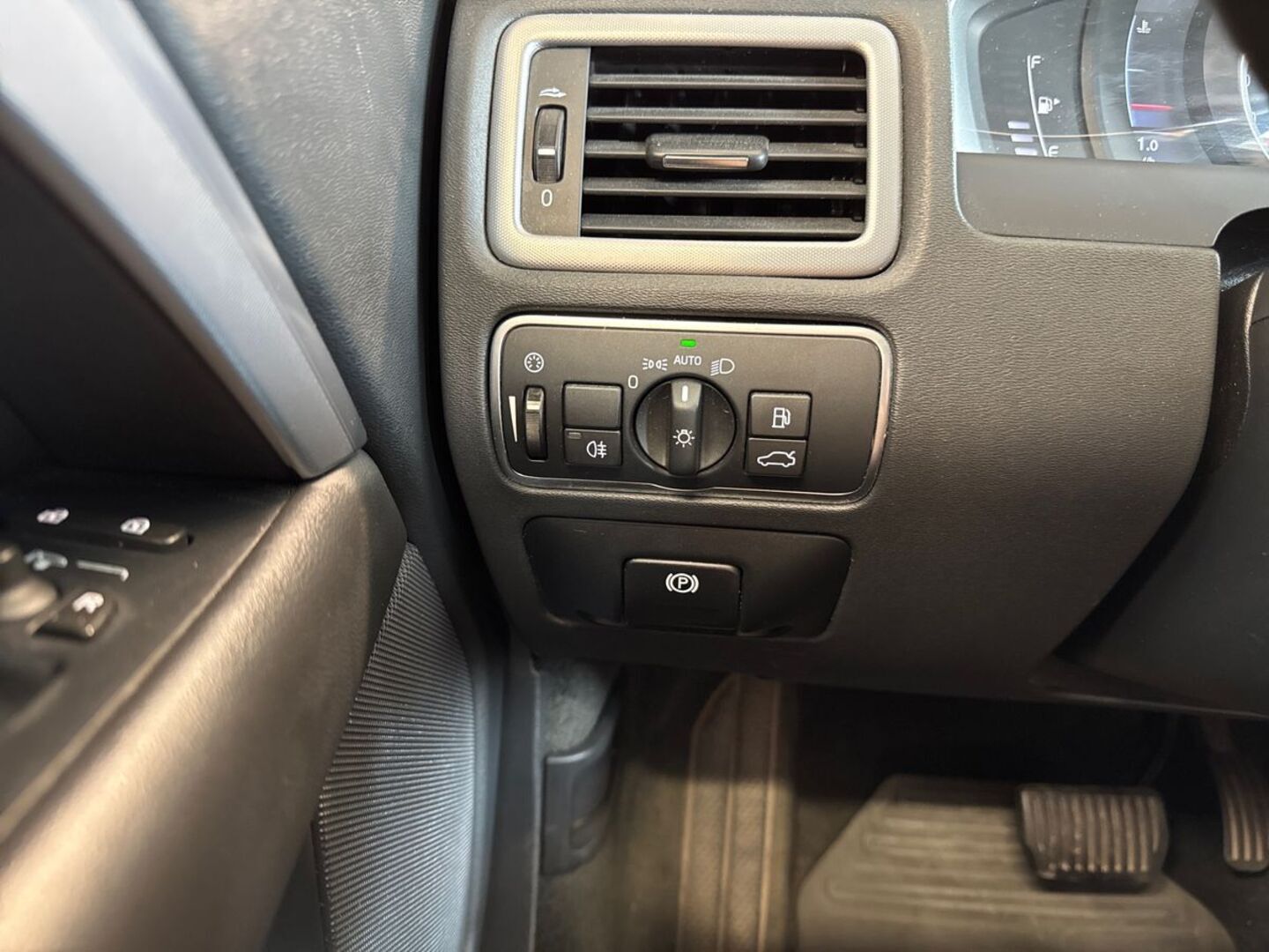 VOLVO V70 24