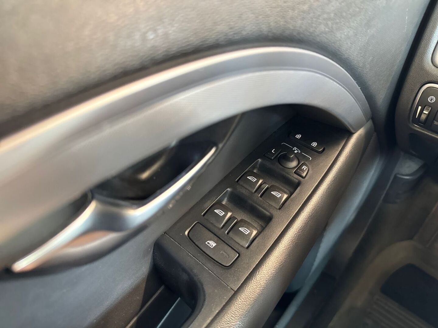 VOLVO V70 25