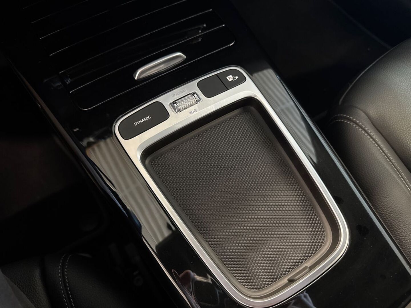 MERCEDES-BENZ A 2024