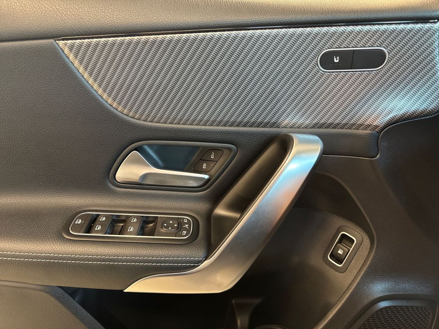 MERCEDES-BENZ A 2024