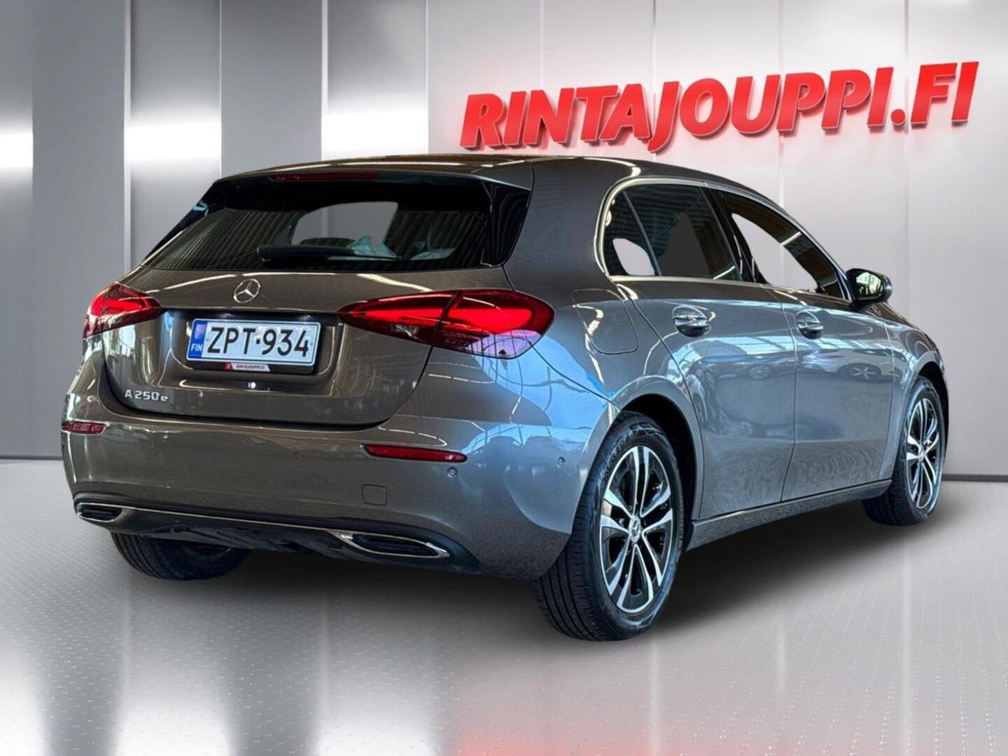 MERCEDES-BENZ A 2024