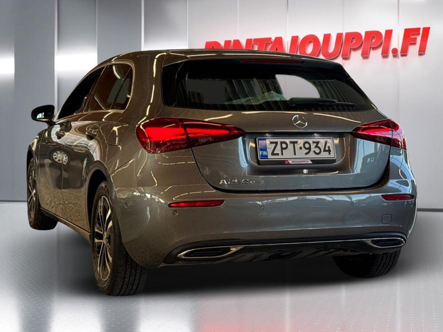 MERCEDES-BENZ A 2024